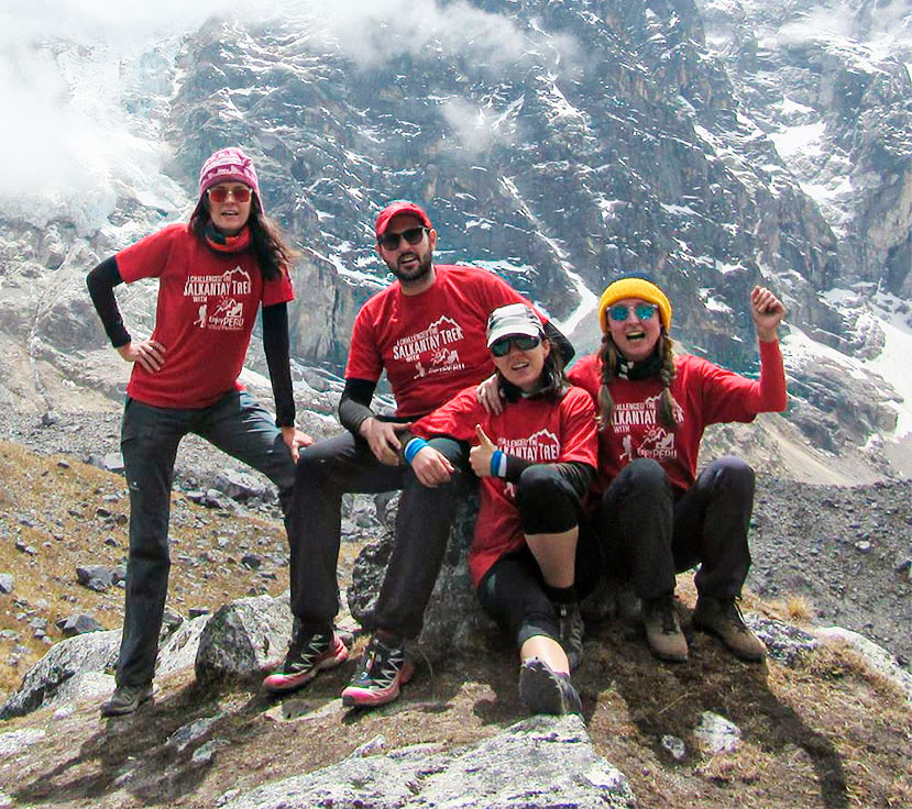 Equipo de guías de Enjoy Peru Holidays en los Andes